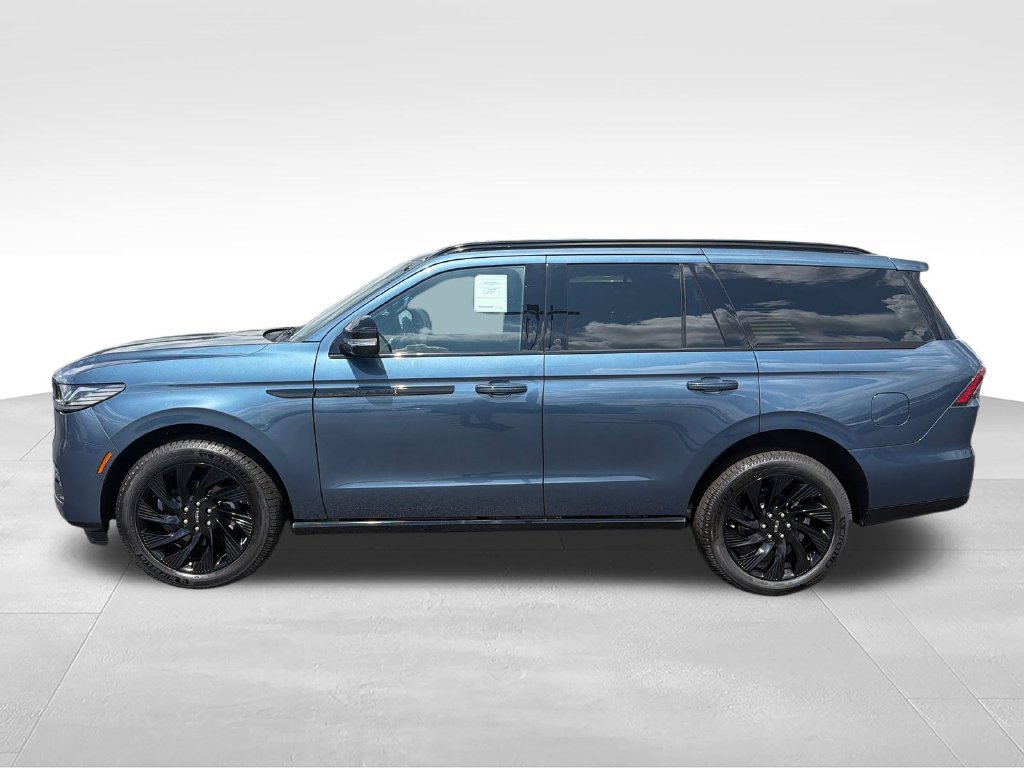 New 2027 Lincoln Navigator Reserve w/ Jet Appearance Package AWD/4WD image 2