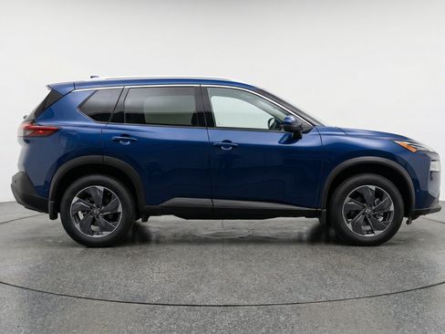 Used 2025 Nissan Rogue SV AWD/4WD image 11