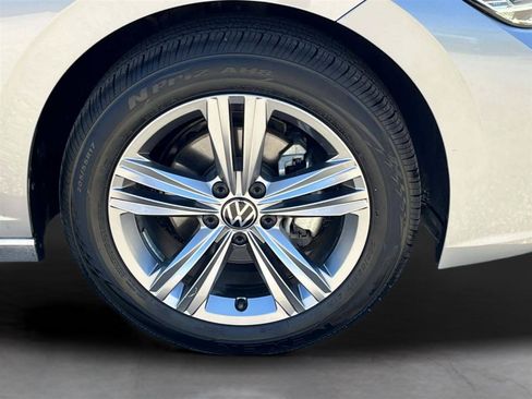 Used 2024 Volkswagen Jetta SE FWD image 6