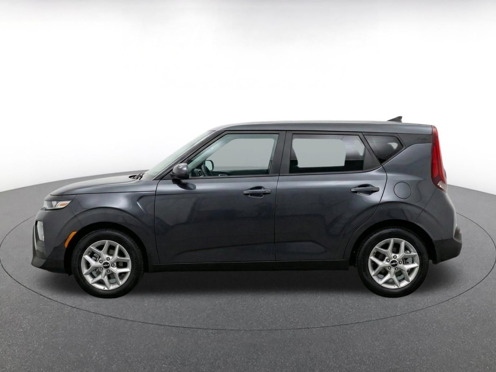Used 2025 Kia Soul LX w/ LX Technology Package FWD image 4