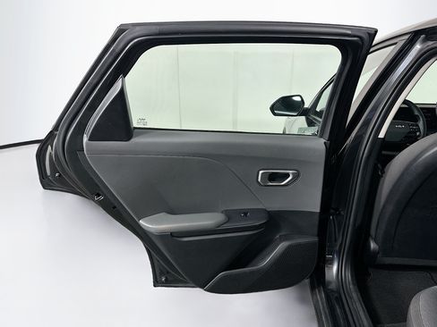 Used 2025 Kia K4 FWD image 31