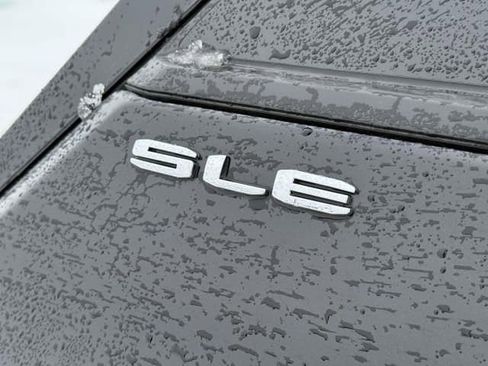 Used 2024 GMC Terrain SLE image 8