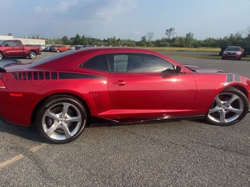 Used 2015 Chevrolet Camaro SS w/ LPO, Black Appearance Package RWD image 9
