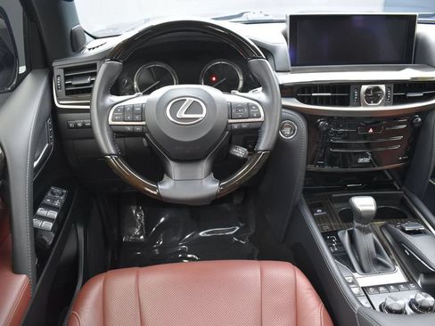 Used 2021 Lexus LX 570 4WD w/ Sport Package image 12
