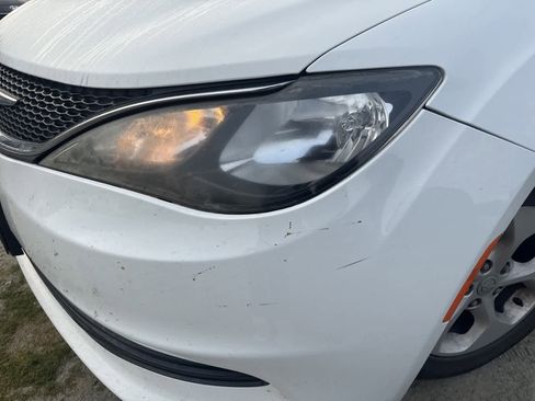 Used 2017 Chrysler Pacifica LX w/ Tire & Wheel Group image 9