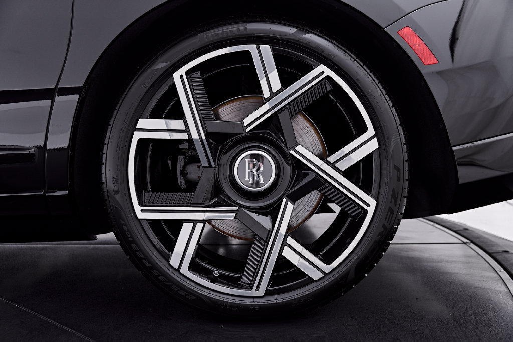 Used 2026 Rolls-Royce Cullinan Black Badge AWD/4WD image 30