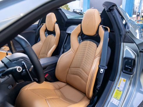Used 2023 Chevrolet Corvette Stingray Preferred Conv w/ Z51 Performance Package RWD image 5