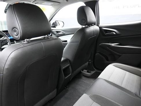 Used 2025 Chevrolet Trax LT FWD image 23