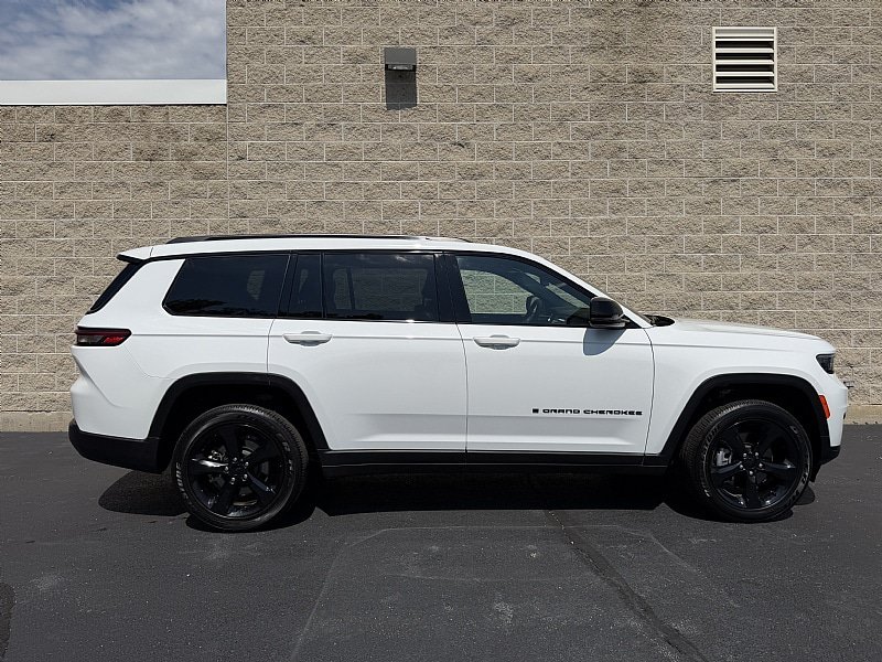 Used 2024 Jeep Grand Cherokee L Altitude AWD/4WD image 2