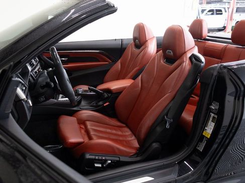 Used 2016 BMW M4 Convertible image 22