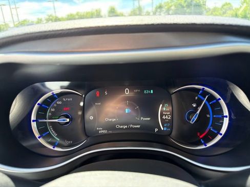 Used 2024 Chrysler Pacifica Limited FWD image 22