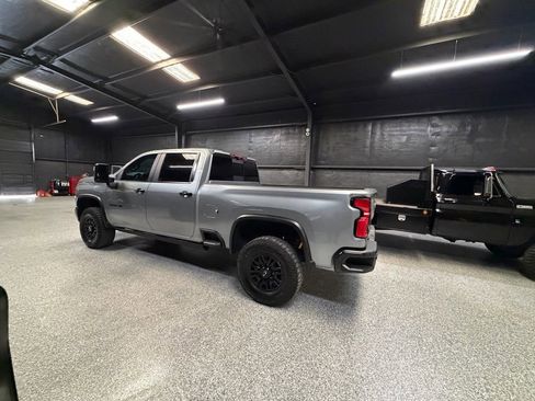 Used 2024 Chevrolet Silverado 2500 ZR2 w/ Technology Package image 5