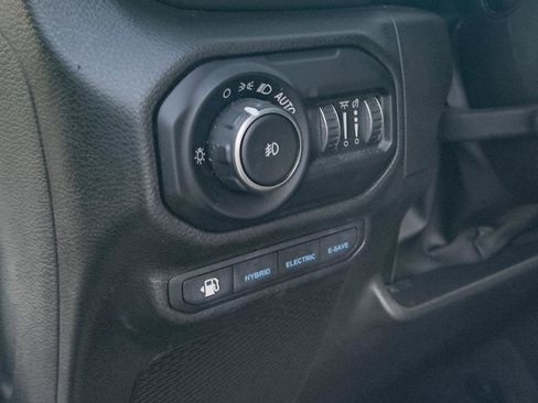 Used 2022 Jeep Wrangler Unlimited Sahara w/ Cold Weather Group image 14