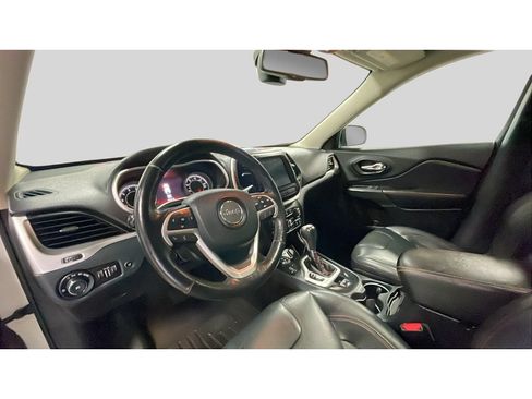 Used 2016 Jeep Cherokee Trailhawk w/ Comfort/Convenience Group AWD/4WD image 11