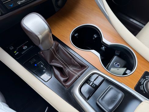 Used 2018 Lexus RX 450h AWD image 16