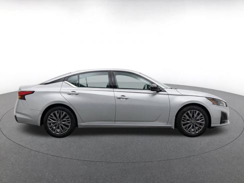 Used 2026 Nissan Altima 2.5 SV FWD image 10
