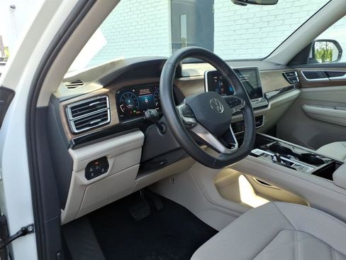 Used 2025 Volkswagen Atlas SE AWD/4WD image 6