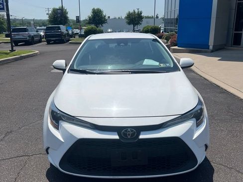Used 2021 Toyota Corolla LE FWD image 2