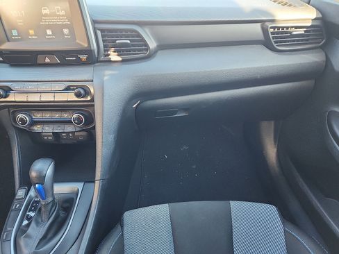 Used 2019 Hyundai Veloster 2.0 image 11