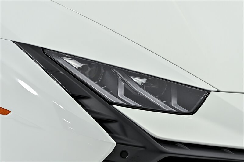 Used 2023 Lamborghini Huracan Tecnica RWD image 4