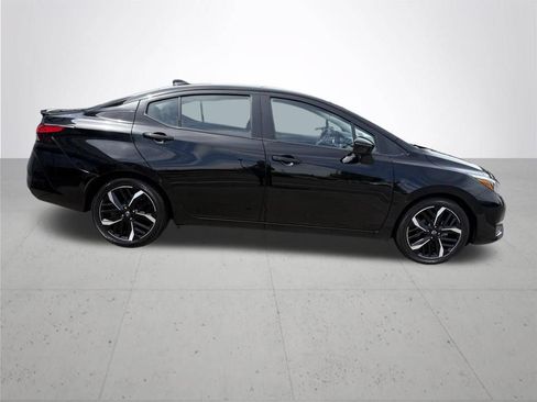 Used 2024 Nissan Versa SR FWD image 5