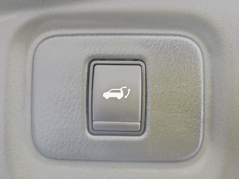 Used 2019 Nissan Pathfinder Platinum FWD image 7