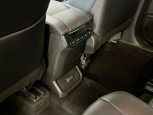 Used 2025 Toyota Highlander XSE AWD/4WD image 29