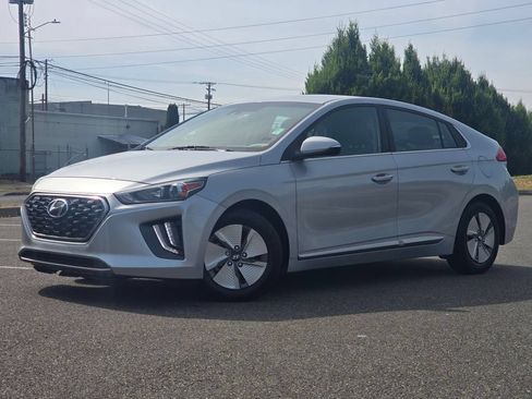 Used 2022 Hyundai Ioniq SE FWD image 1