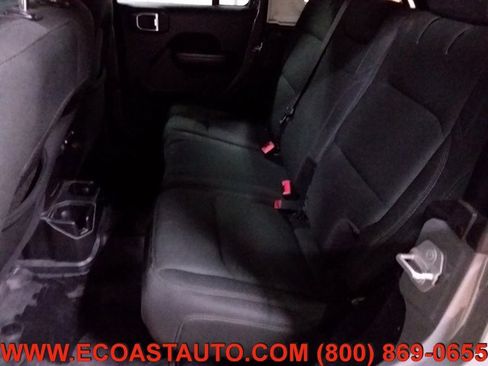 Used 2018 Jeep Wrangler Unlimited Sport S image 13