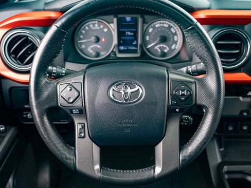 Used 2016 Toyota Tacoma TRD Sport w/ Premium & Technology Package RWD image 17