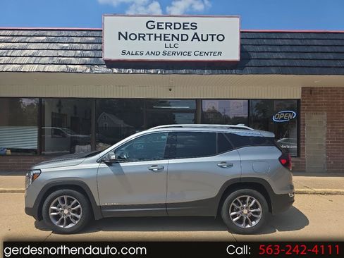 Used 2024 GMC Terrain SLT FWD image 1