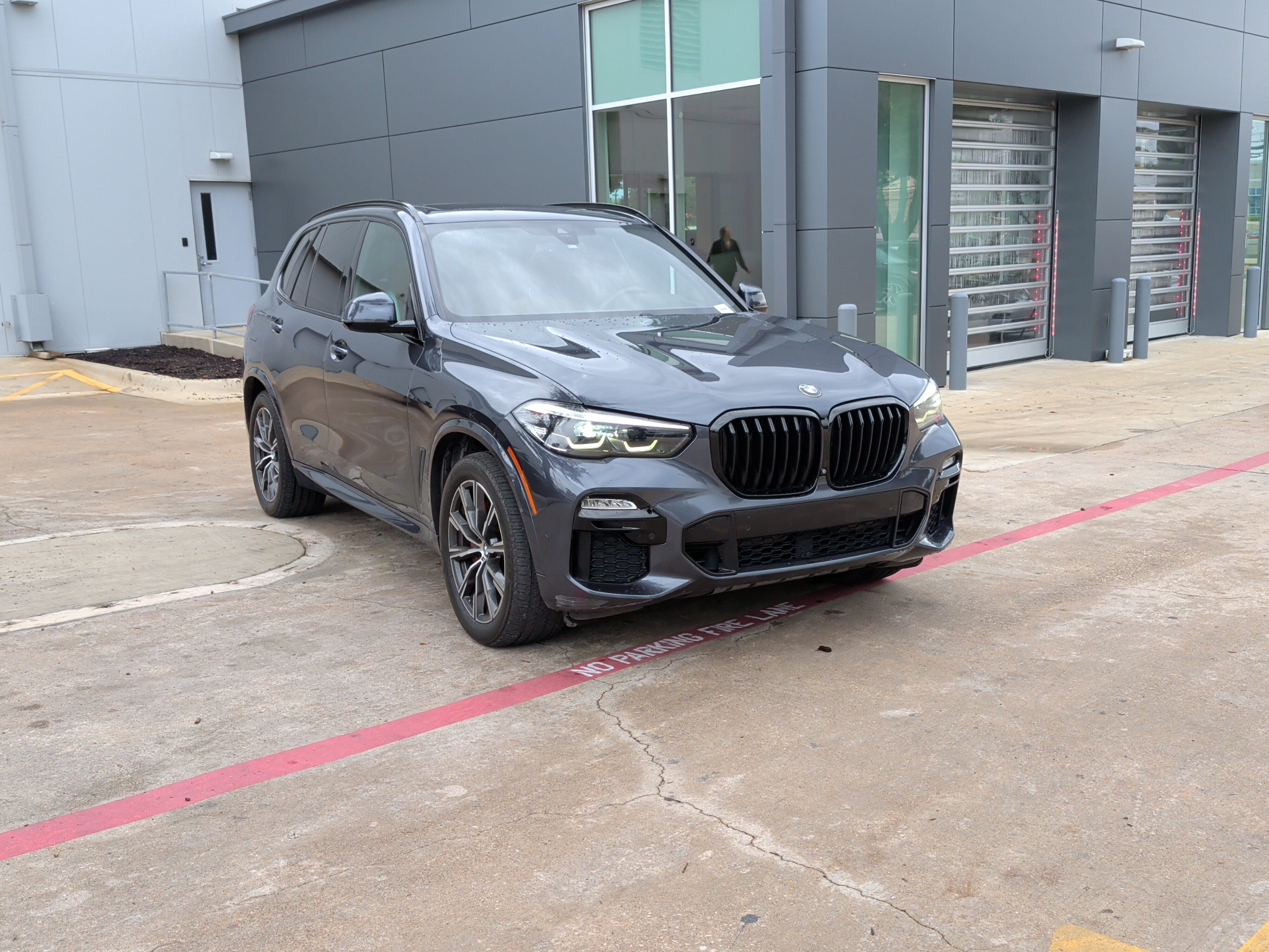 Used 2021 BMW X5 xDrive40i w/ M Sport Package AWD/4WD image 2