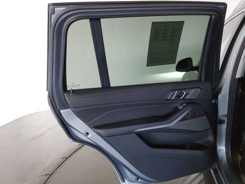 Used 2023 BMW X7 xDrive40i w/ Premium Package image 39