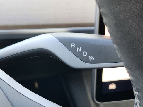 Used 2023 Tesla Model 3 Standard Range image 30