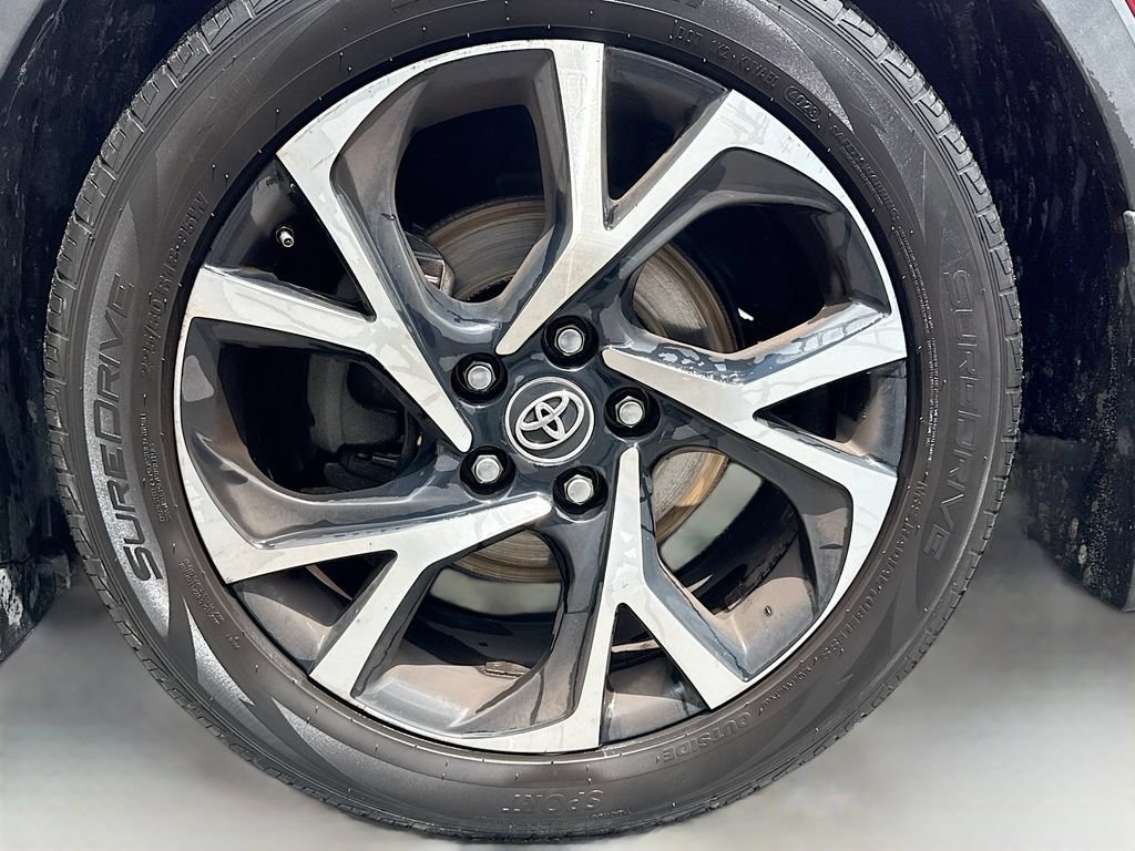Used 2018 Toyota C-HR XLE FWD image 28
