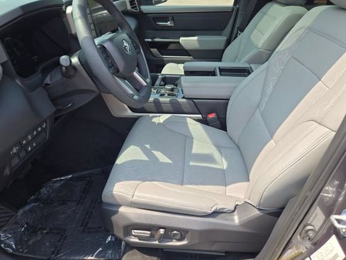 Used 2025 Toyota Tundra Limited AWD/4WD image 25