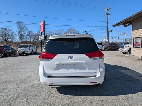 Used 2014 Toyota Sienna XLE image 8