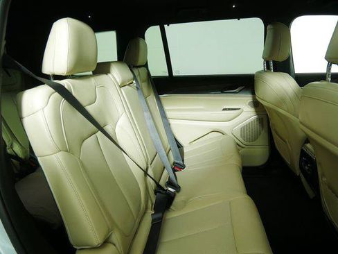 Certified 2023 Jeep Grand Cherokee L Limited w/ Luxury Tech Group II AWD/4WD image 16