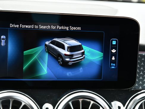 Used 2024 Mercedes-Benz GLB 250 image 14