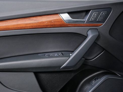 Used 2023 Audi Q5 2.0T Premium w/ Convenience Package image 6