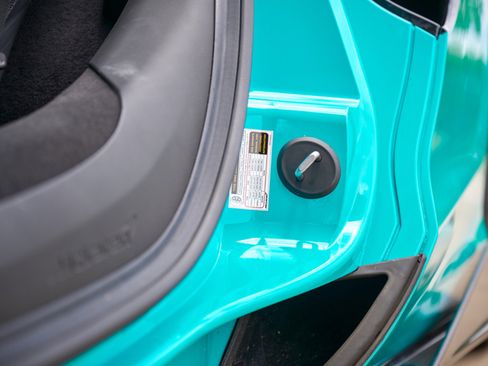 Used 2025 McLaren Artura Spider RWD image 33