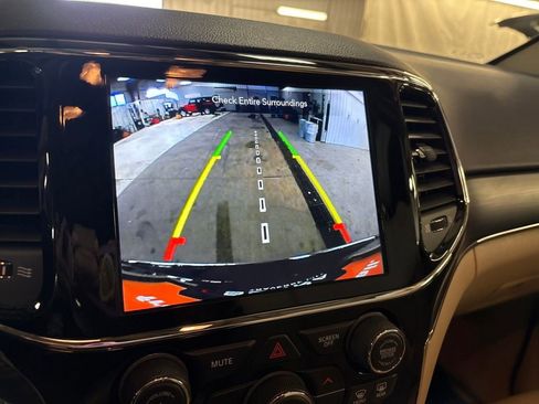 Used 2021 Jeep Grand Cherokee Limited w/ Premium Lighting Group image 24