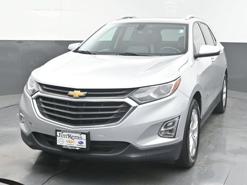 Used 2019 Chevrolet Equinox LT w/ Sun & Navigation Package FWD image 4
