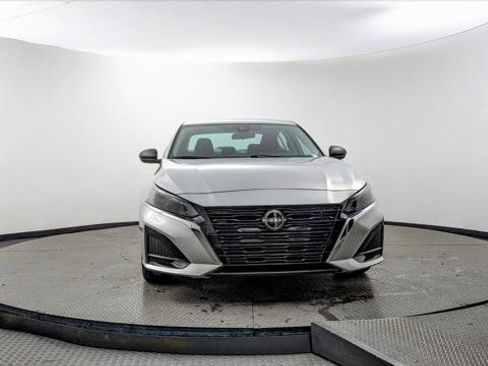 Used 2024 Nissan Altima 2.5 SV image 12