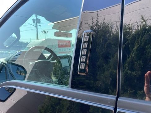 Used 2019 Ford F150 Lariat w/ Trailer Tow Package AWD/4WD image 10