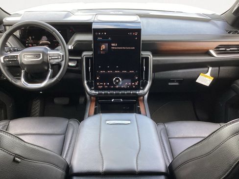 Used 2025 GMC Yukon Denali AWD/4WD image 4
