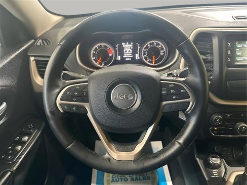 Used 2016 Jeep Cherokee Latitude AWD/4WD image 15