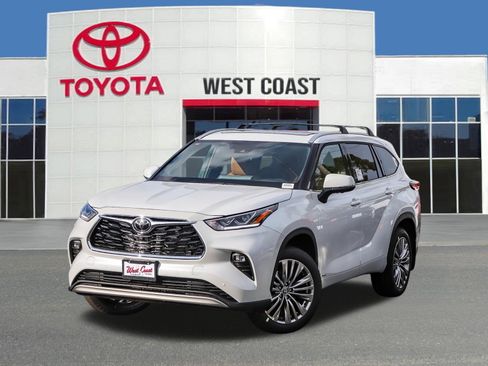 New 2026 Toyota Highlander Platinum image 1