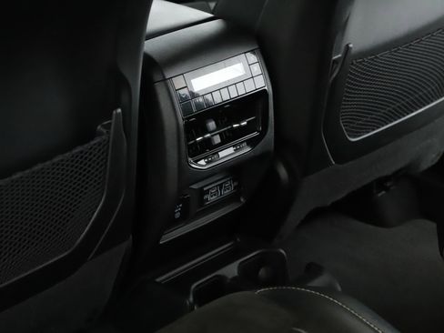 Used 2023 Jeep Grand Cherokee L Laredo image 7