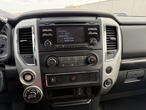 Used 2018 Nissan Titan SV image 22